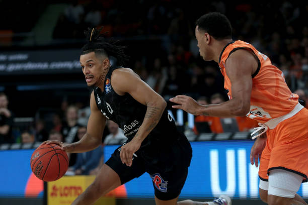 分别横跨欧 分别横跨欧