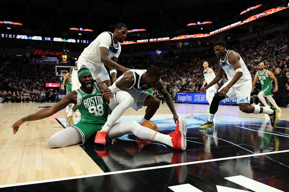 含着足球比 含着足球比