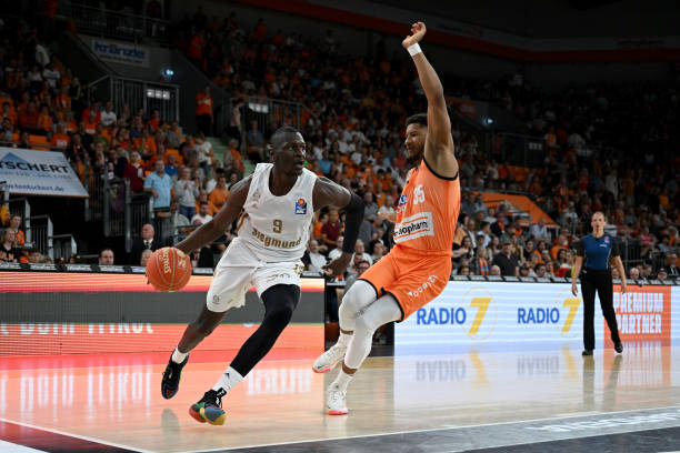 助教和裁判 助教和裁判